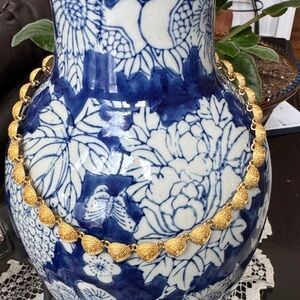 Vintage Gold necklace 17” mint condition